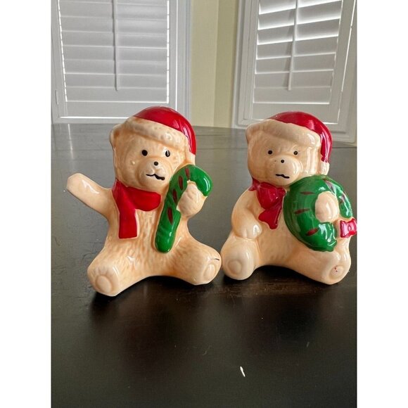 Salt and Pepper Shakers Teddy Bears Holding Wreath and Candy Cane 3 Inches - Picture 1 of 4